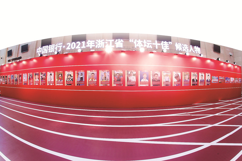 中国举重冠军健身室_举重冠军健身_中国举重队健身