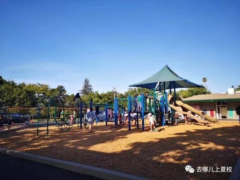 怎么学会游泳滚翻技巧_游泳如何滚翻_游泳如何翻滚式折返