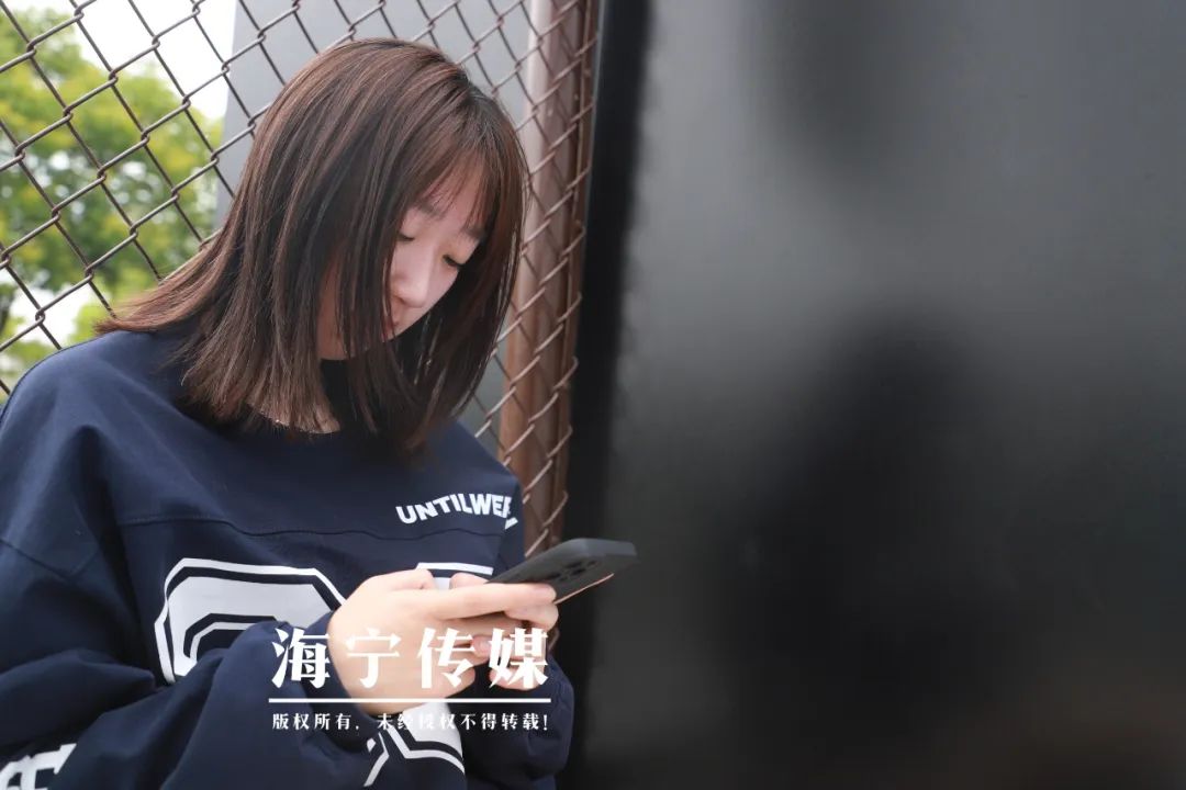 20岁女孩打篮球技巧视频_初学女生打篮球的视频_女生打篮球教程