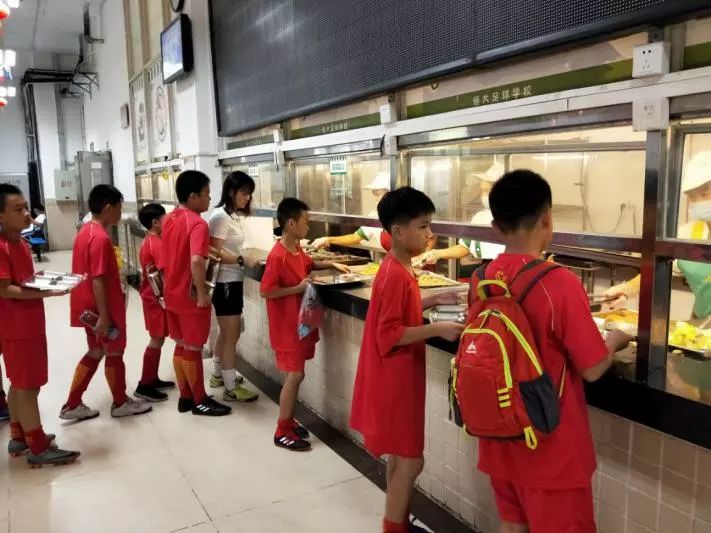 足球战术视频制作_足球战术视频锦集_足球战术规则训练视频