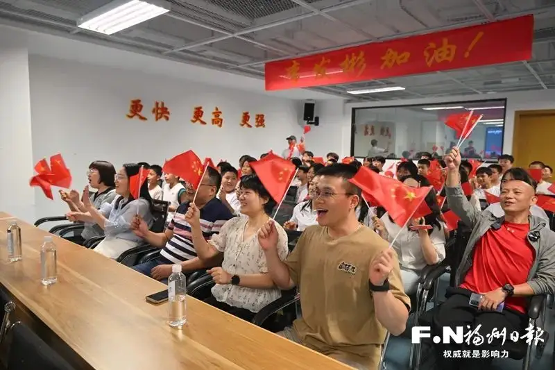 举重冠军人物_举重冠军运动员_人物举重冠军是谁