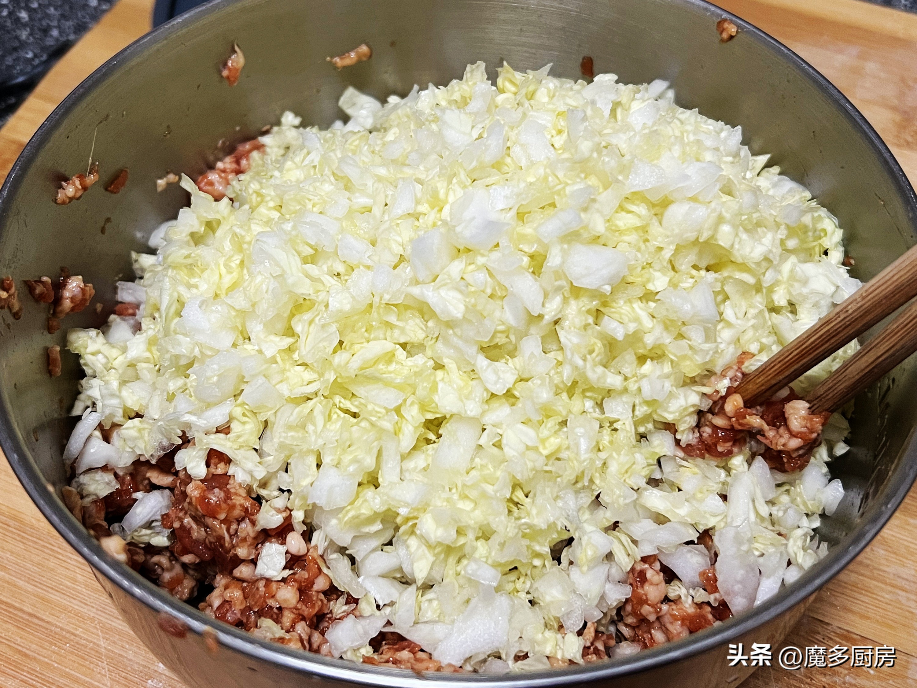 包子的技巧和手法视频_包子最简单的方法_包子生活小技巧
