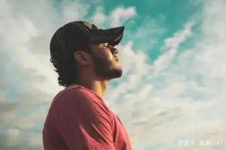 游泳健身一周游几次适合_游泳健身宣传广告语_先游泳在健身