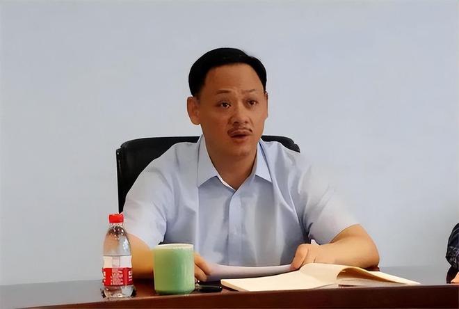 外国人看中国奥运举重冠军_外国举重冠军永不放弃_外国举重运动员